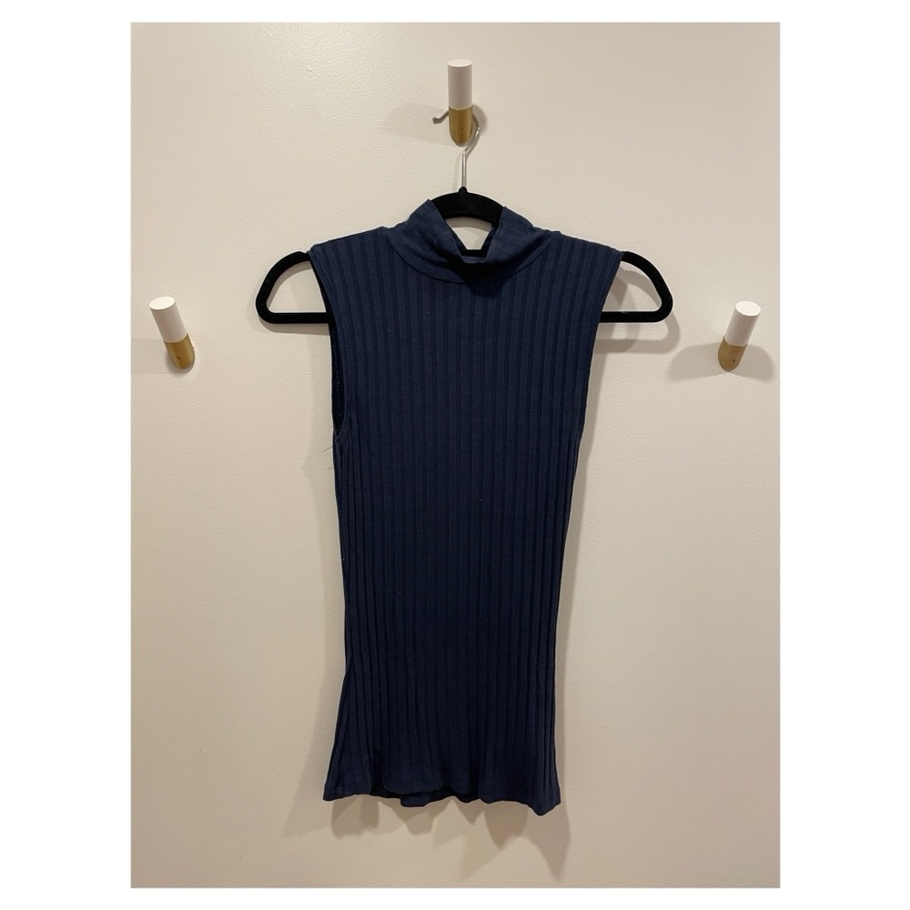 H&M sleeveless sweater top